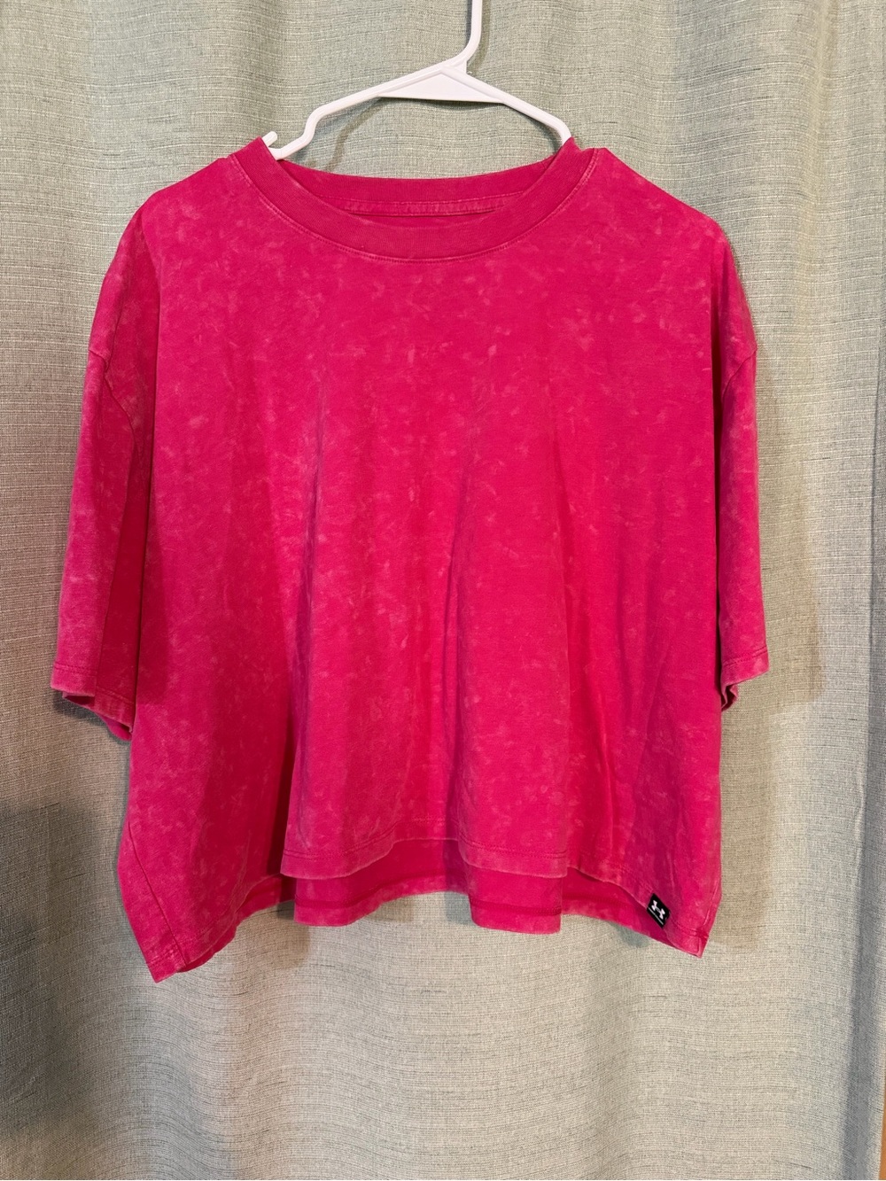 Under Armour Women's Cropped Boxy Tee in Bright Pink